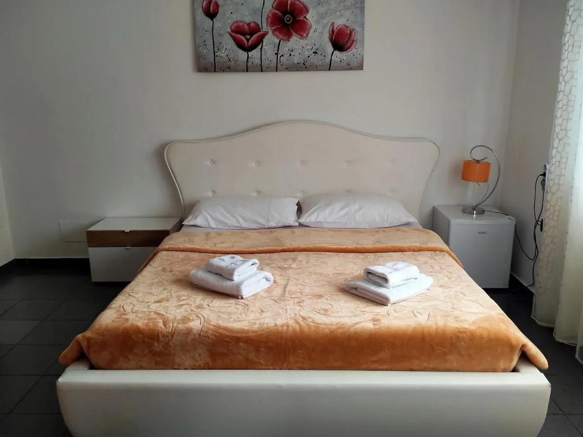 Orange Villa Hotel Tirana 0*,