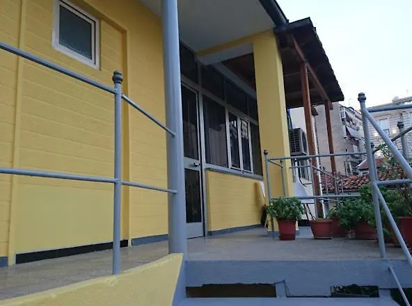 Orange Villa Hotel Tirana 0*,